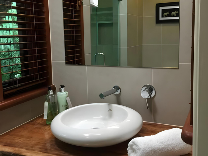 Bathroom 4, Montville Misty View Cottages, Maroochy