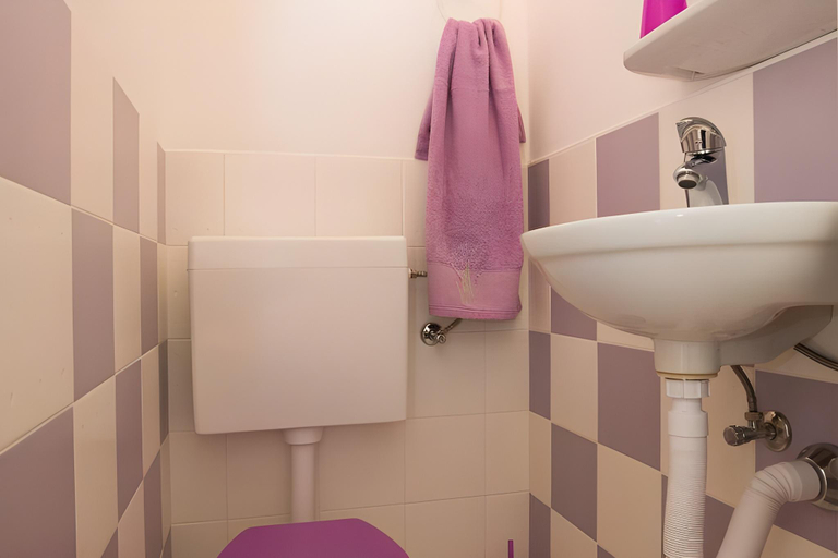 Bathroom 2, Guest House Gugily- Triple Room with Shared Bathroom and City View, Dubrovnik