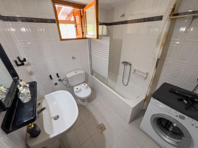 Bathroom 4, Pine Beach House, East Macedonia and Thrace