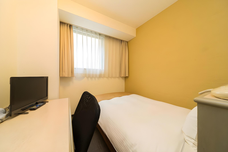 Bedroom 5, MINAMISENRI Crystal Hotel, Suita