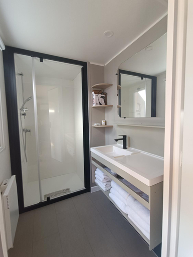 Bathroom 2, Camping Paris-Est, Val-de-Marne
