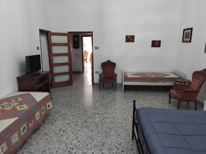 Others 5, A casa di Adele, Caserta
