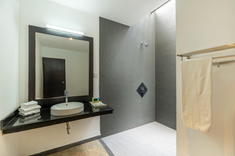 Bathroom 5, Kassapa Lions Rock, Dambulla