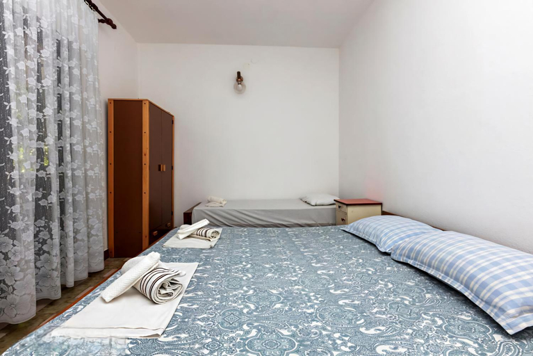 Bedroom 2, Guest house Mira, Pirovac