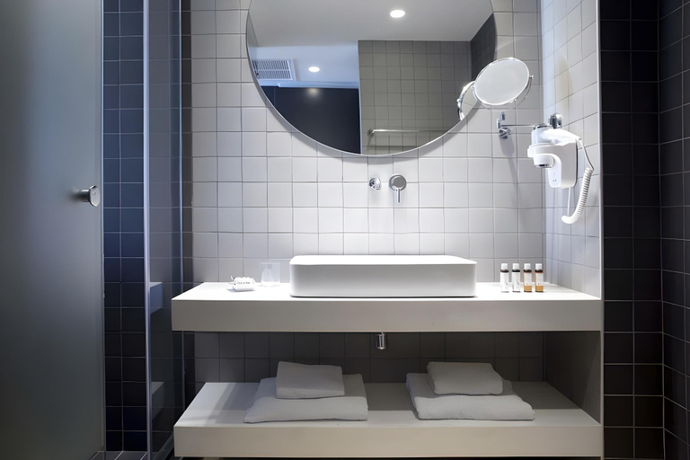 Bathroom 3, K29, Attica