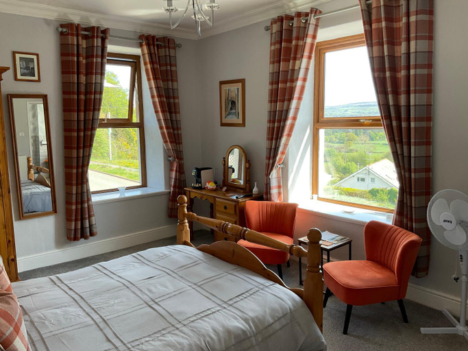 Bedroom 1, Y Llew Coch, Conwy