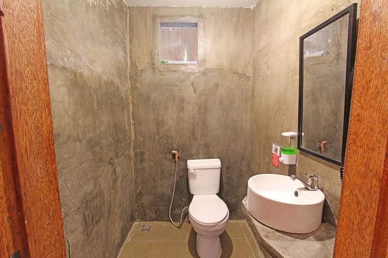 Bathroom 3, Ozen Freediving Hostel, General Luna