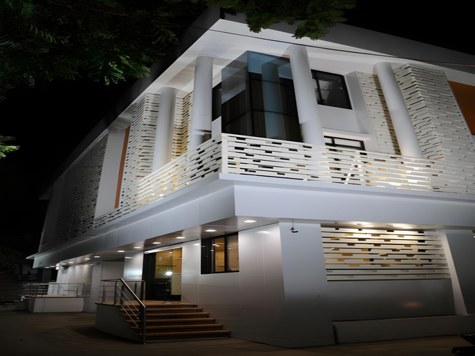 Exterior & Views