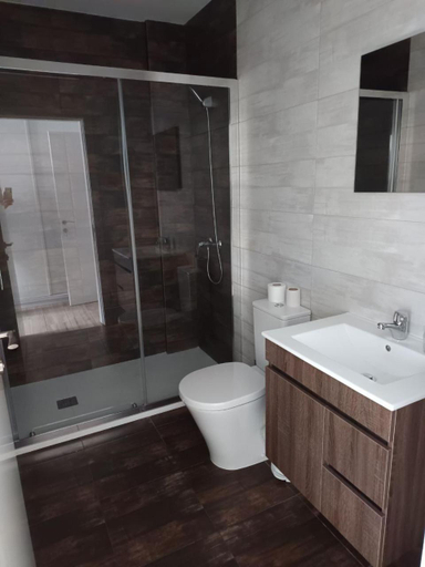 Bathroom 5, Albergue Casa Manola, A Coruña