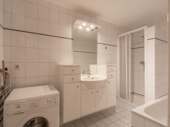 Bathroom 2, Wijde Blick 310 apartment near Callanstoog beach, Zijpe