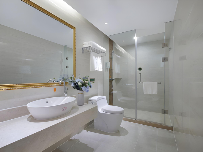 Bathroom, Vienna Hotel Shandong Linyi Economic Development Zone, Linyi