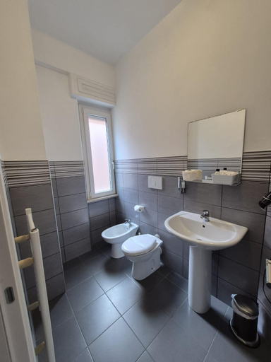 Bathroom 3, Il Guasco Rooms, Ancona