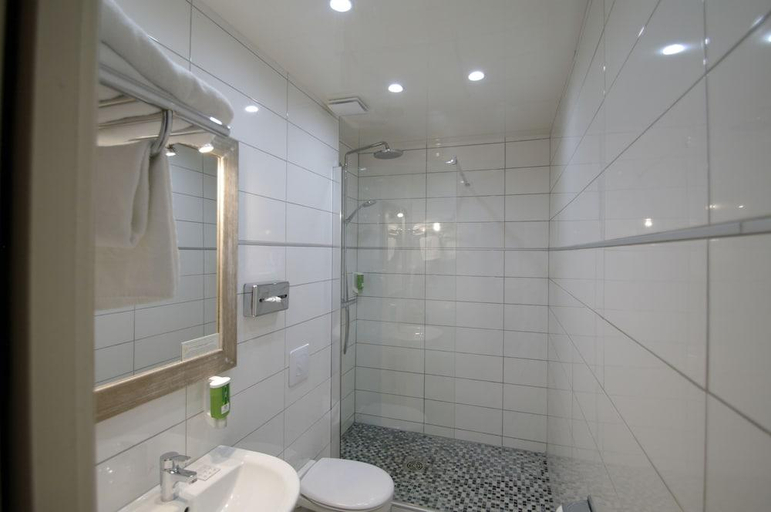 Bathroom 3, Grand Hotel de L'Univers, Somme