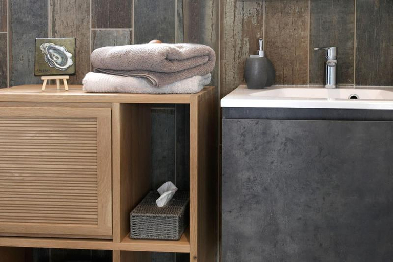 Bathroom, La Lisière du Bétey, Gironde
