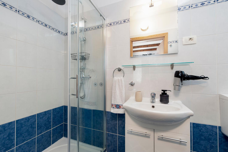 Bathroom 3, House Mario near Rovinj, Kanfanar