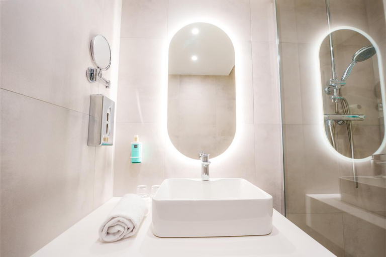 Bathroom 5, Novotel Saint-Avold, Moselle