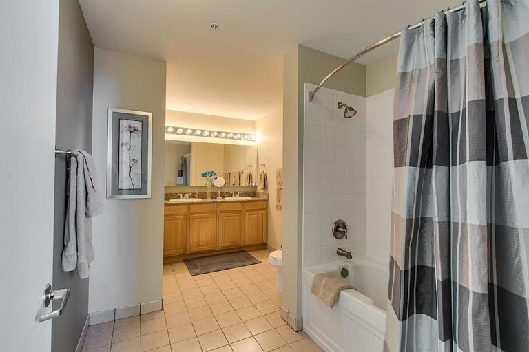 Bathroom 4, The Penthouse at Grand Plaza, Cook
