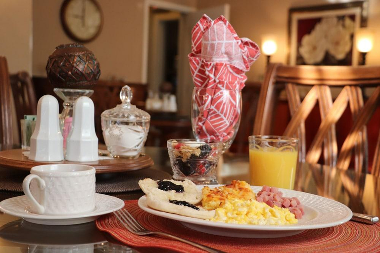 Food & Drinks 5, 50 Lincoln Short North Bed & Breakfast, Franklin