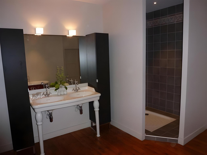Bathroom 3, Le Petit Matin, Calvados