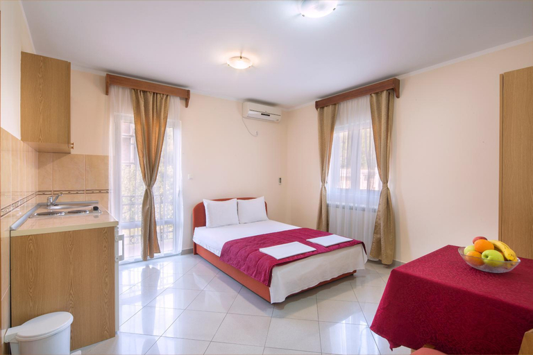 Others 4, Apartments Konte