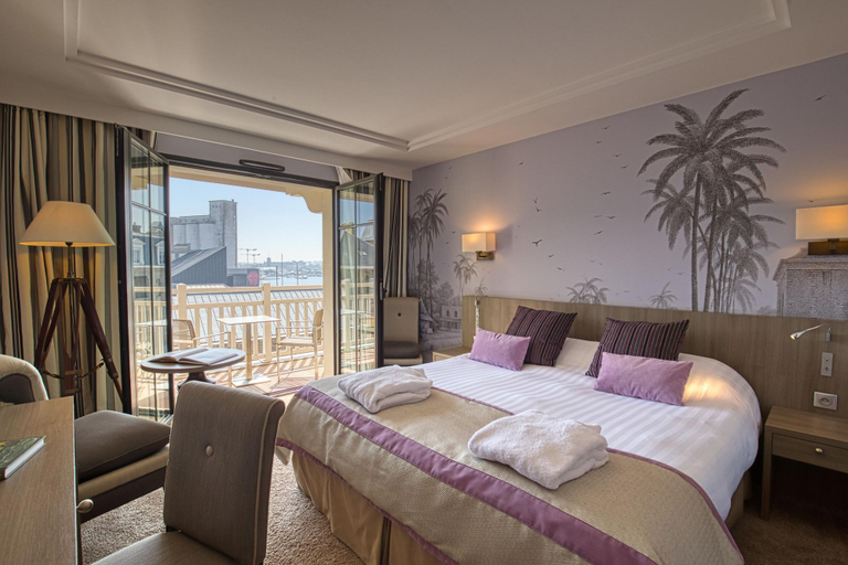 Bedroom 3, Le Nouveau Monde Hotel, Ille-et-Vilaine