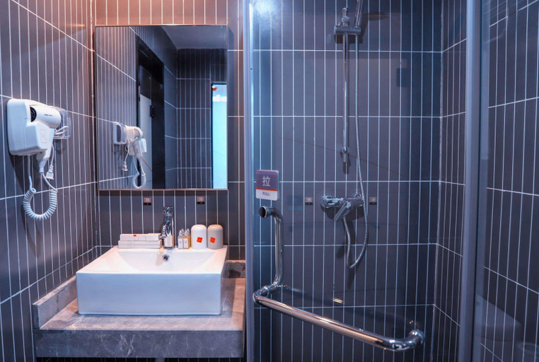 Bathroom 5, Thank Inn Hotel Shanxi Changzhi Huguan Bus Station, Changzhi