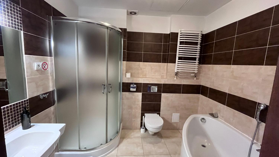 Bathroom 5, Neptun, Legnica