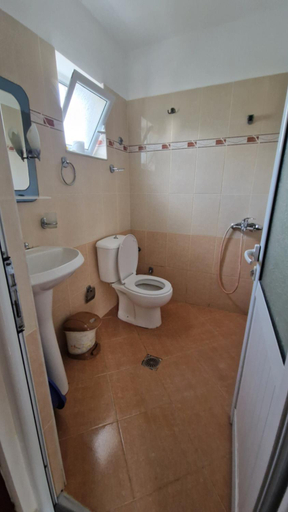 Bathroom 3, Villa Minaj, Sarandës