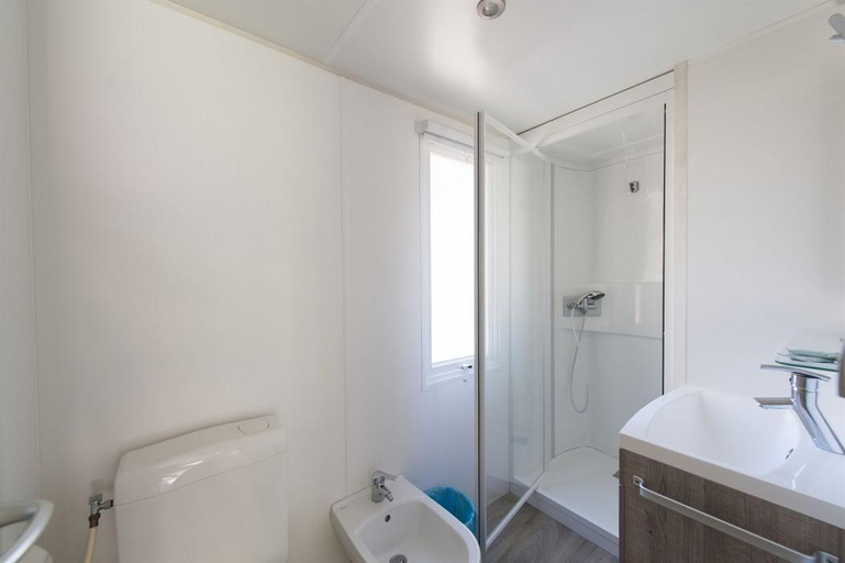 Bathroom 3, Sporting Club Village, Trapani