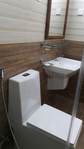 Bathroom 3, Sara luxury apartment, Thimbirigasyaya