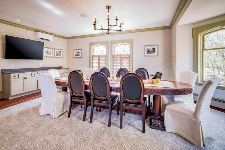 Others 5, Willoughby House Inn, Lake