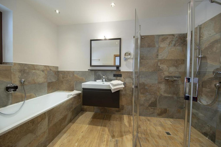 Bathroom 3, Nationalpark Chalet Dreiherrenspitze, Zell am See