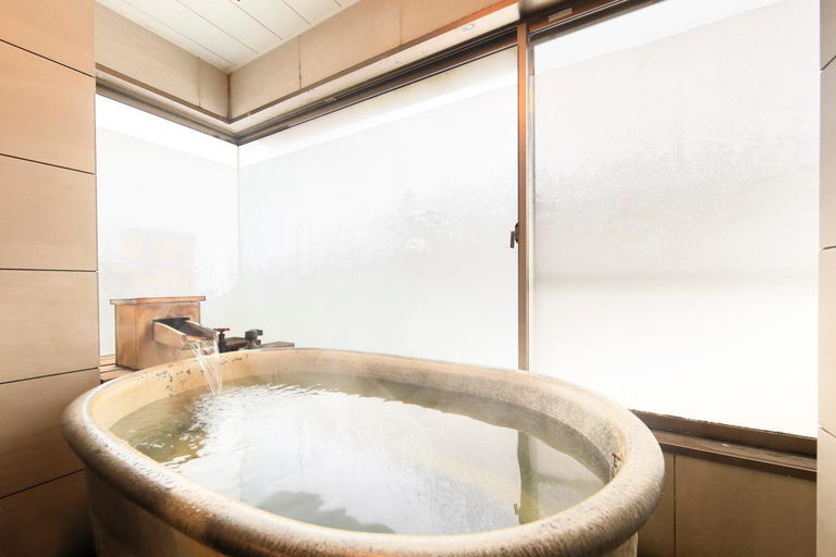 Bathroom 3, Naruko Fuga, Ōsaki