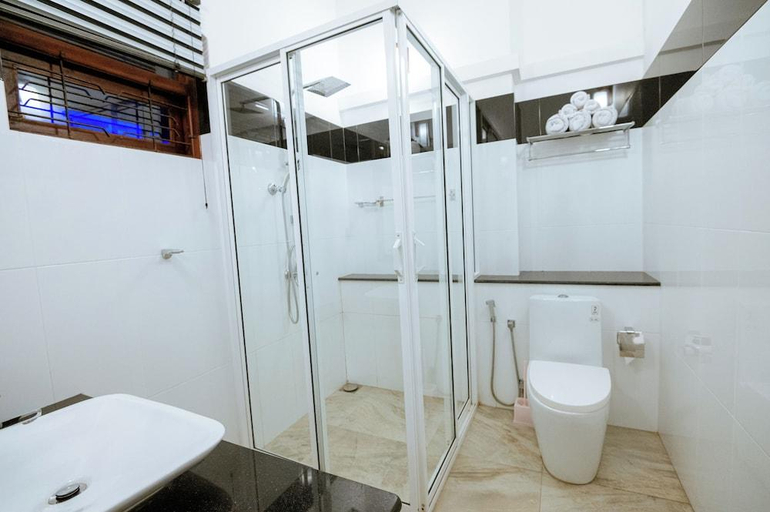 Bathroom 5, PRINCE BEACH HOTEL BENTOTA, Bentota