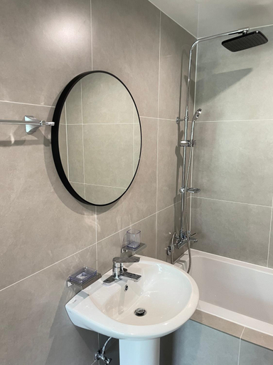 Bathroom 3, Londonker