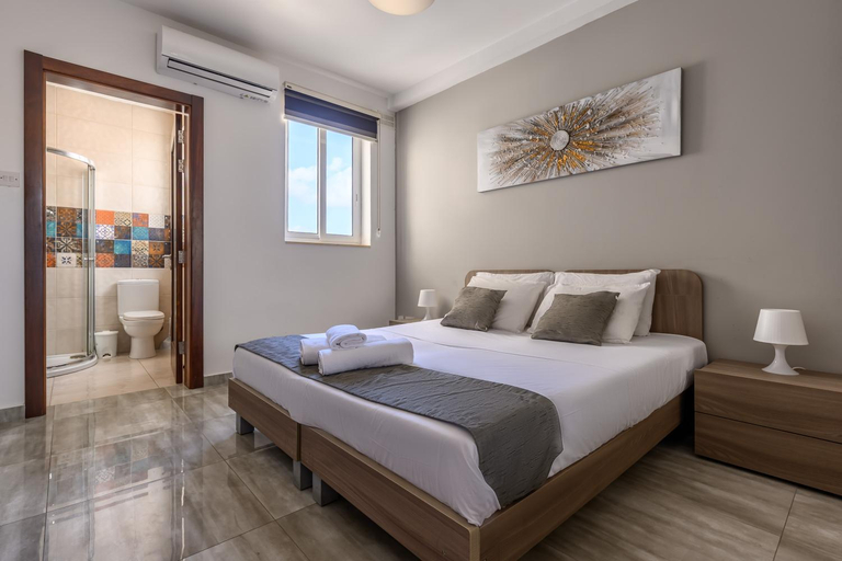 Bedroom, F11 Room 1, Private double room with private bathroom in shared Flat