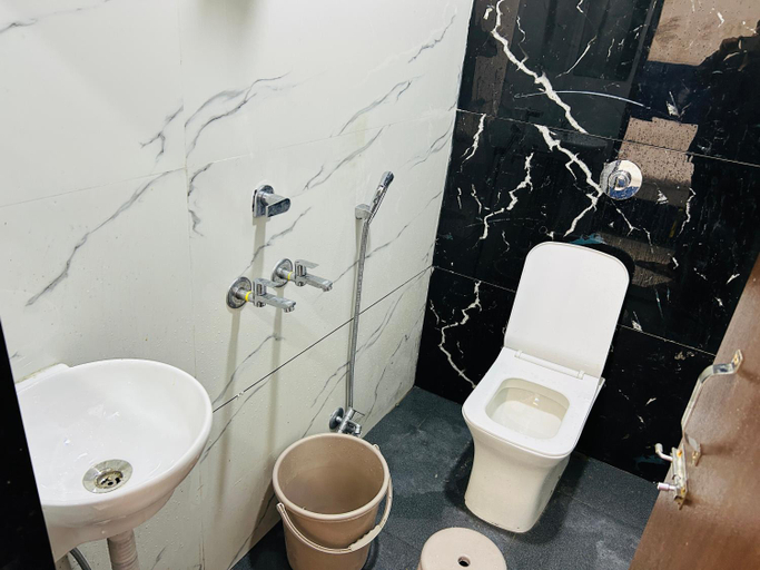Bathroom 5, Hotel Shree, Ujjain