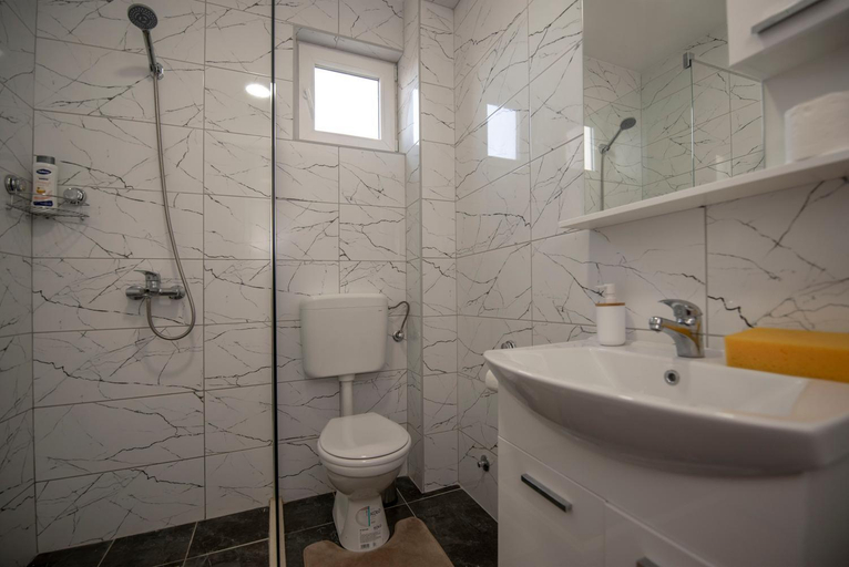 Bathroom 4, Apartmani Lara, Trebinje