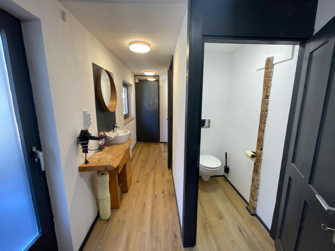 Bathroom 2, Backyard Mountain, Schwaz