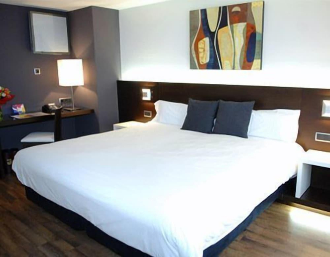 Bedroom 3, Hotel President