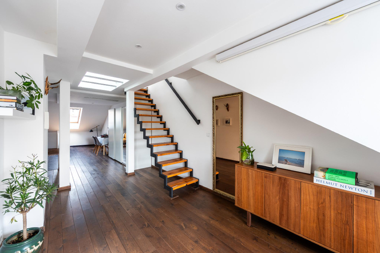 Charming Prague Apartment in Vrovice with Roof Terrace, Praha 2