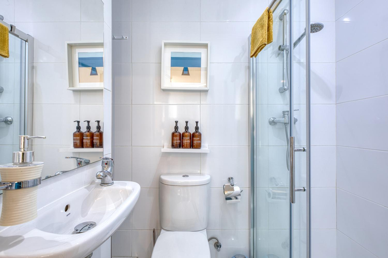Bathroom 3, Bright spacious getaway close to the Sea