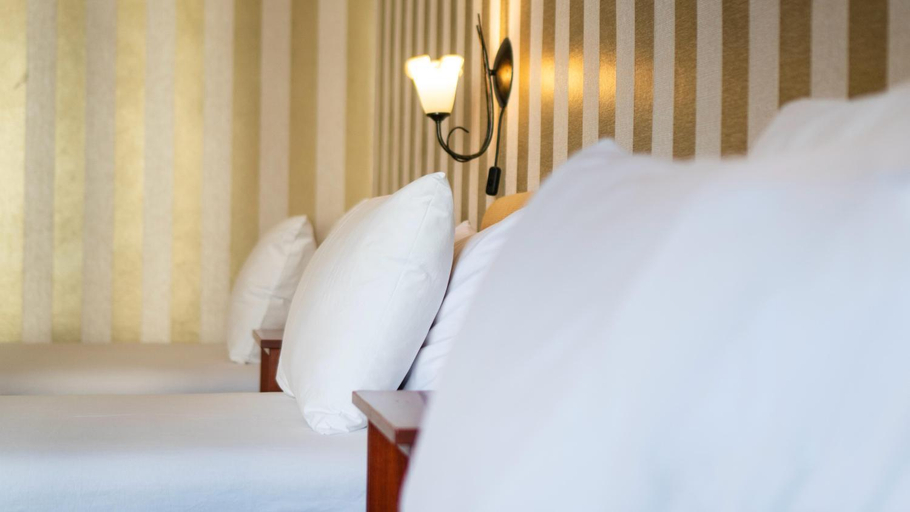 Bedroom 3, Central Hotel & Restaurant