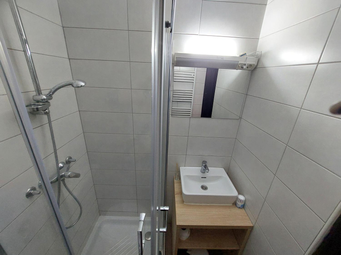 Bathroom 3, Planinski dom Gore, Hrastnik