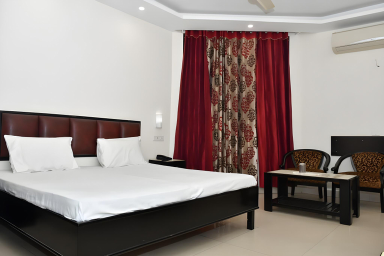 Bedroom, Hotel Ramans, Yamunanagar
