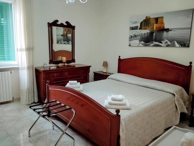 Bedroom 4, Antoniet, Napoli