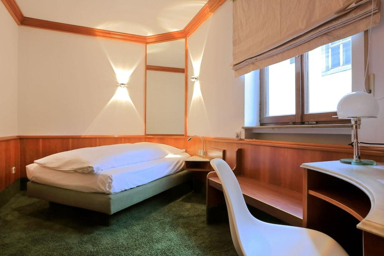 Bedroom 3, Hotel Zur Schwane, Kitzingen