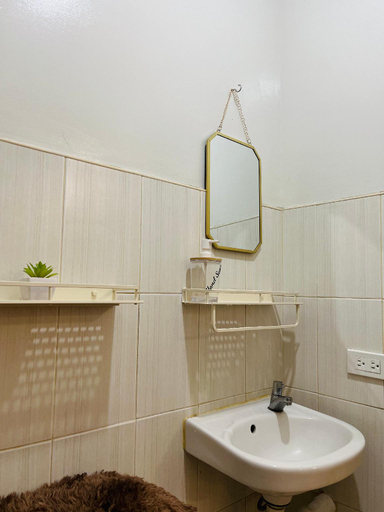 Bathroom 2, Fablo Getaway Staycation beside Enchanted Kingdom, Santa Rosa City