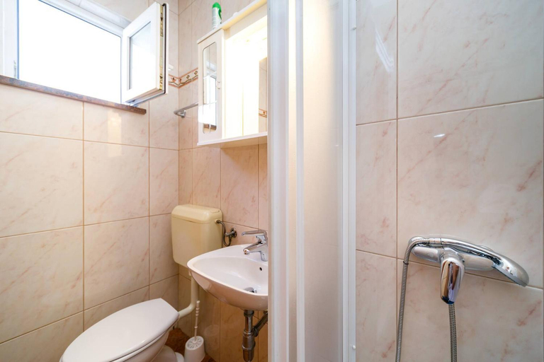 Bathroom 3, Apartments Paradiso, Krk