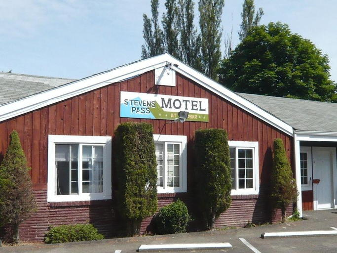 Exterior & Views, Stevens Pass Motel, Snohomish